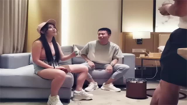 9总全国探花宝马女玩3P