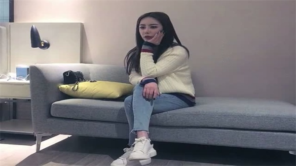 太子探花极品校花网红女神露脸巨乳白皙大奶