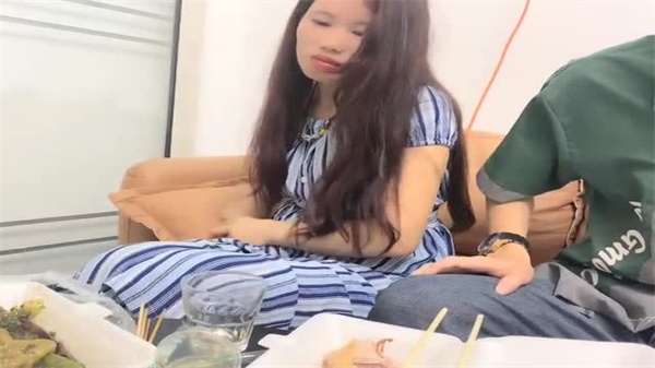 约炮达人出征网聊奔现苗窕少妇吃饱喝足激情开操